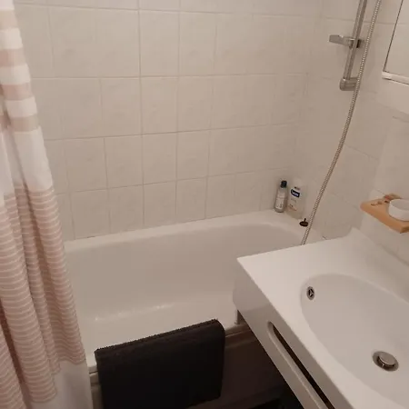 Appartement 2 Pièces Avec Balcon, 4 Couchages Et Parking - Fr-1-573-68 Le Biot
